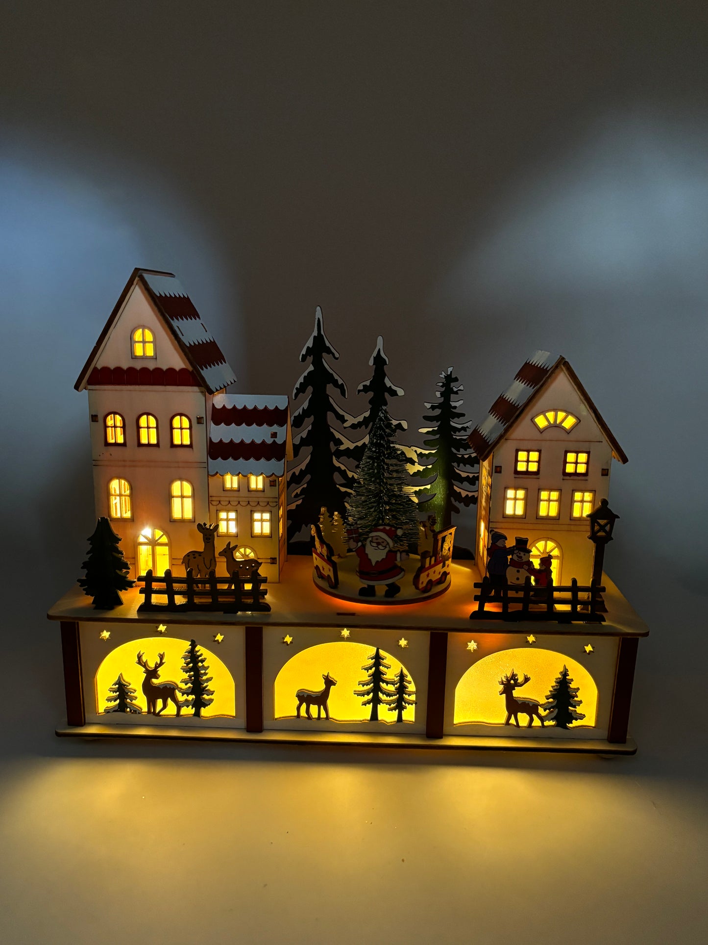Village de Noël en bois lumineux et musical à piles (27 x H22 cm) Cœur du village Coloré
