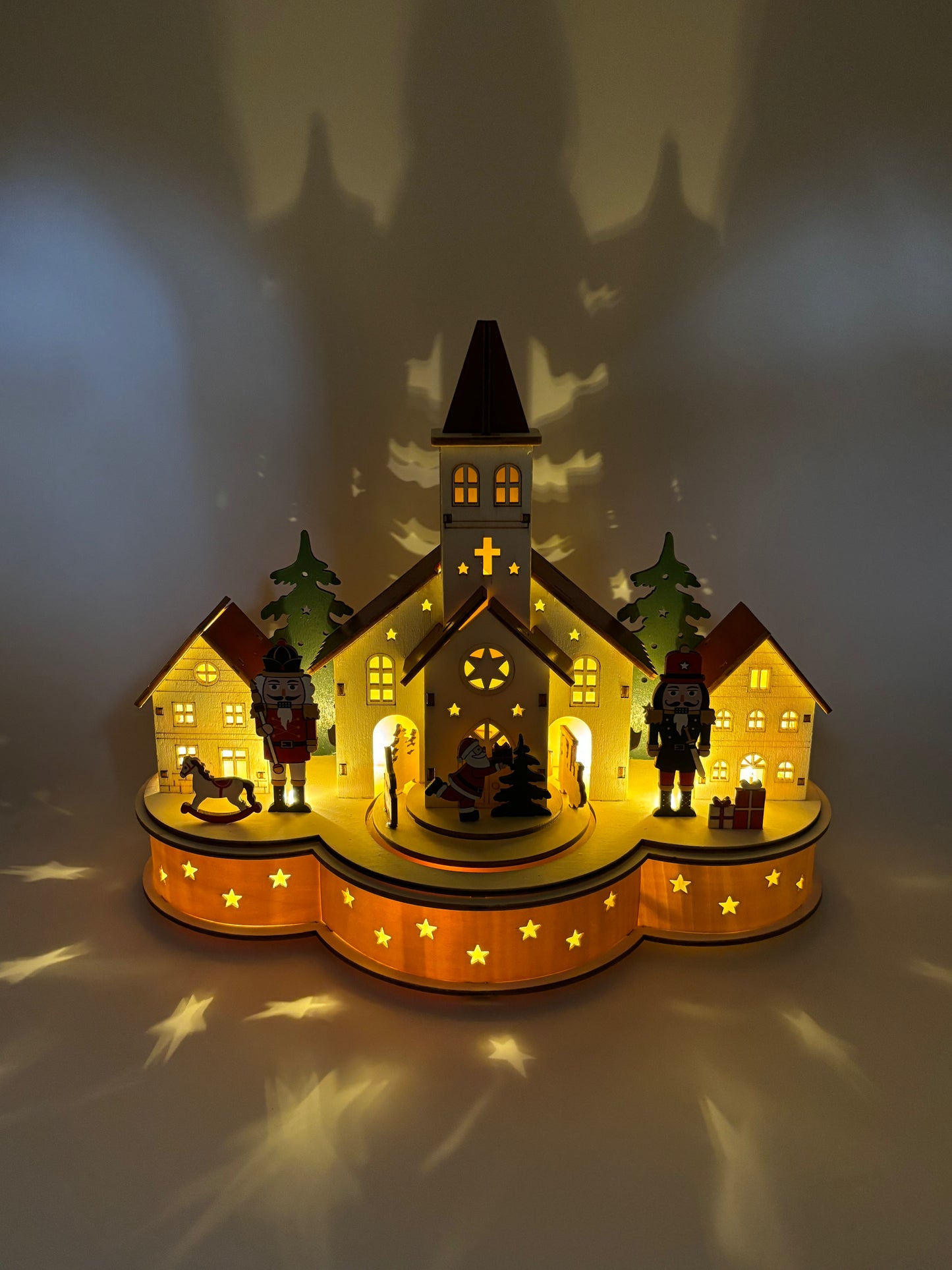 Village de Noël en bois lumineux et musical à piles