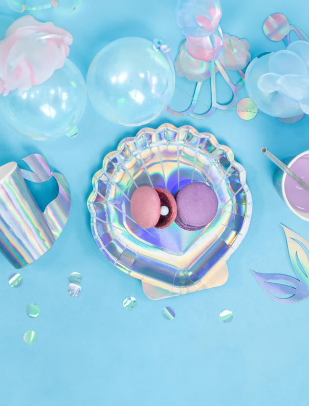 Assiettes en carton forme coquillage holographique 18,5 cm